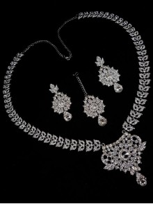 Stonestudded Jewelry Set